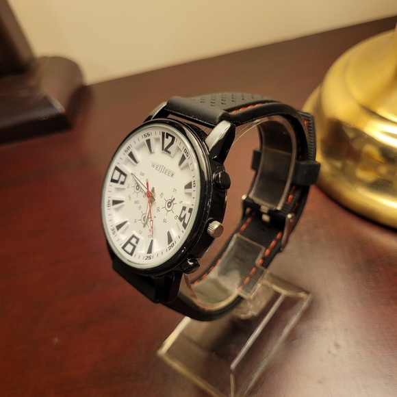 Brand New Men's Weijieer White Analog Watch - Picture 2 of 3